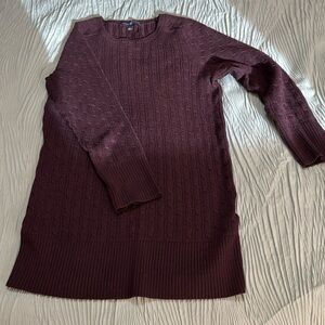 Gap women’s cable-knit sweater in burgundy/plum. 3/4 length sleeves, size smalll